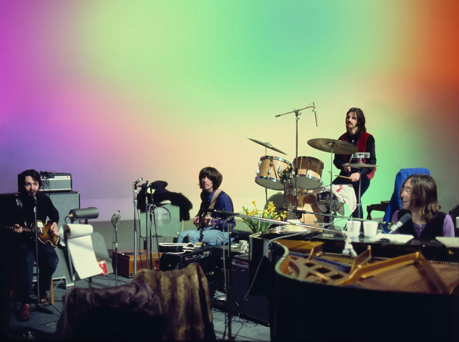  ,,Az eredmény élénk, vibráló színű és éles kép lett, amely mintha tegnap készült volna, nem pedig 1969-ben.” (Beatles: Get Back, 2021)