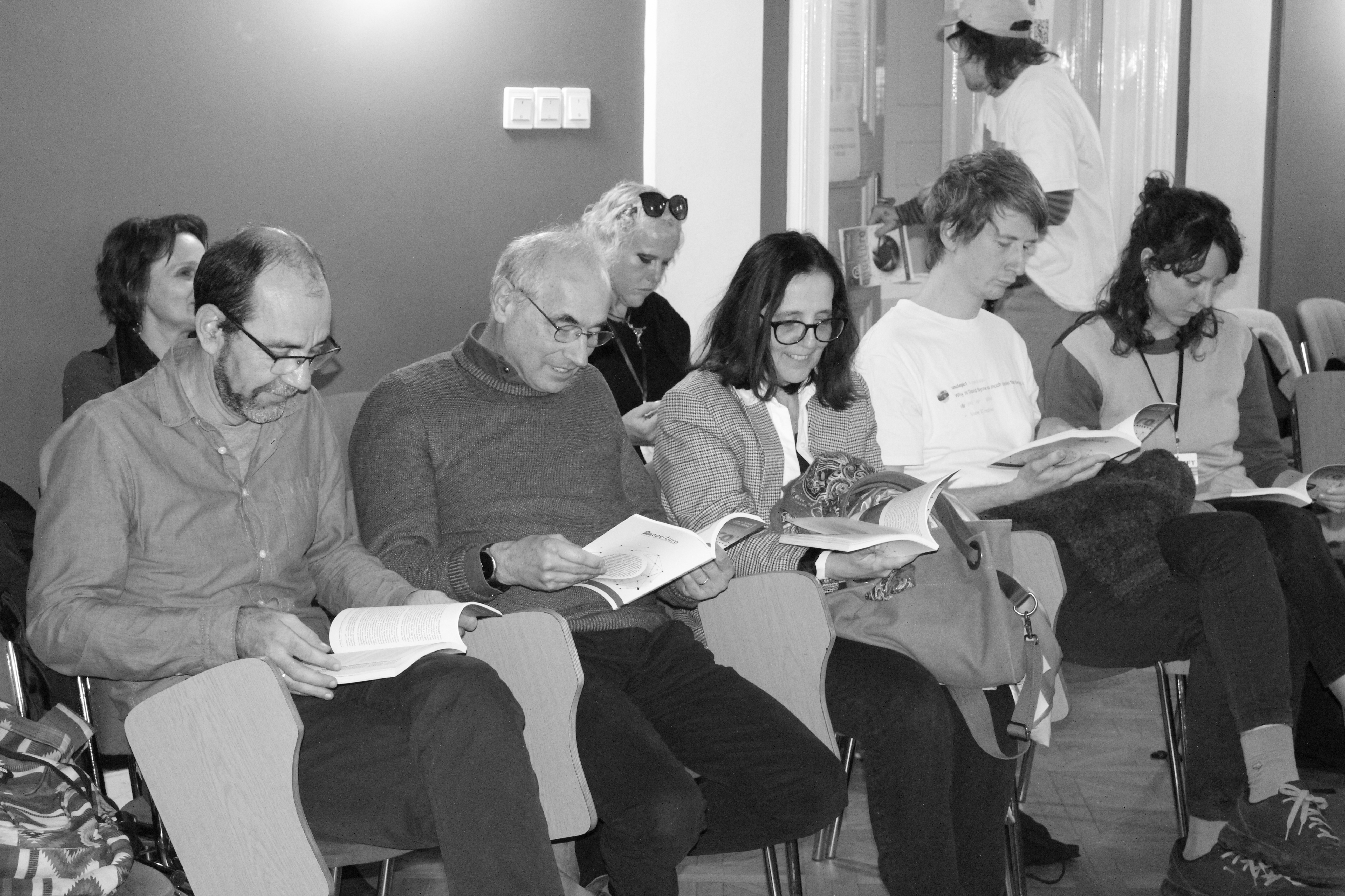 Jubileuimi szám kiosztása (Fotó: Keskeny András) 